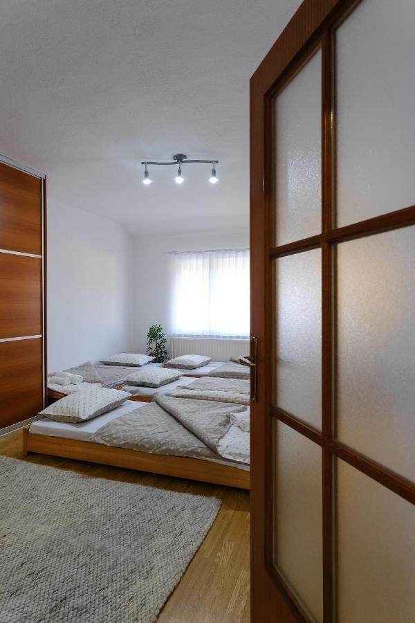 The Cosmic Gate Apartments Visoko Buitenkant foto